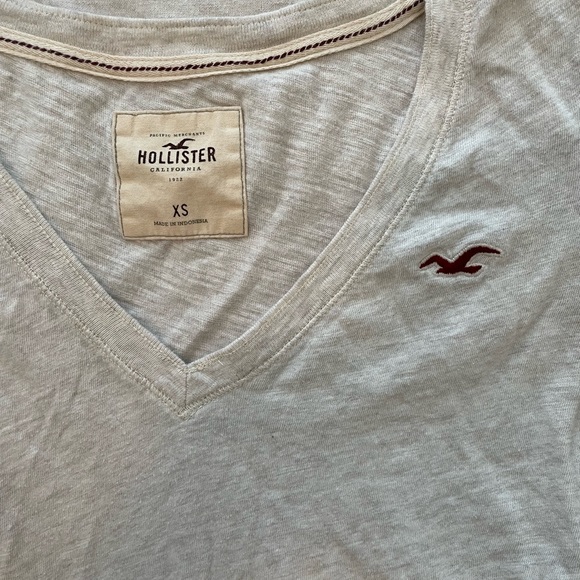 Holister beige v-neck tee - Picture 4 of 6